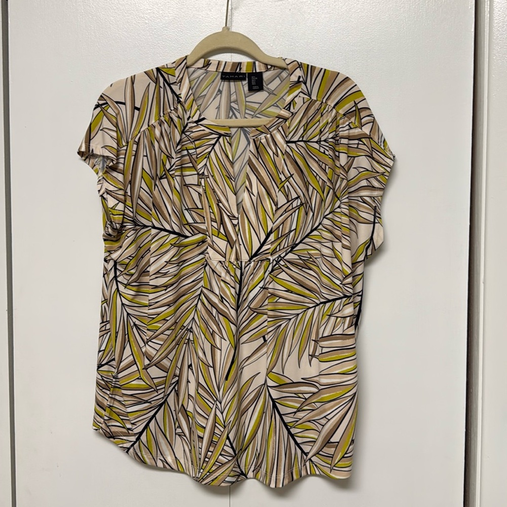 Tahari blouse BNWOT